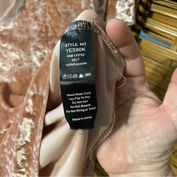 POL Velvet V-Neck Short Sleeve Top Blush pink small romantic whimsical - Picture 5 of 8